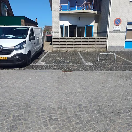 1 Apartment *